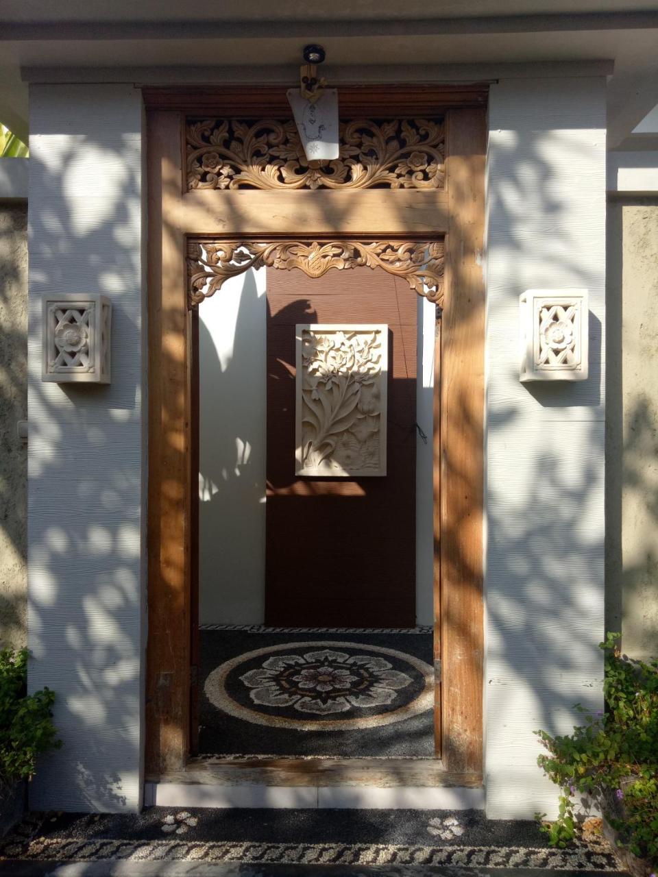 The Surya Kuta Villa Εξωτερικό φωτογραφία